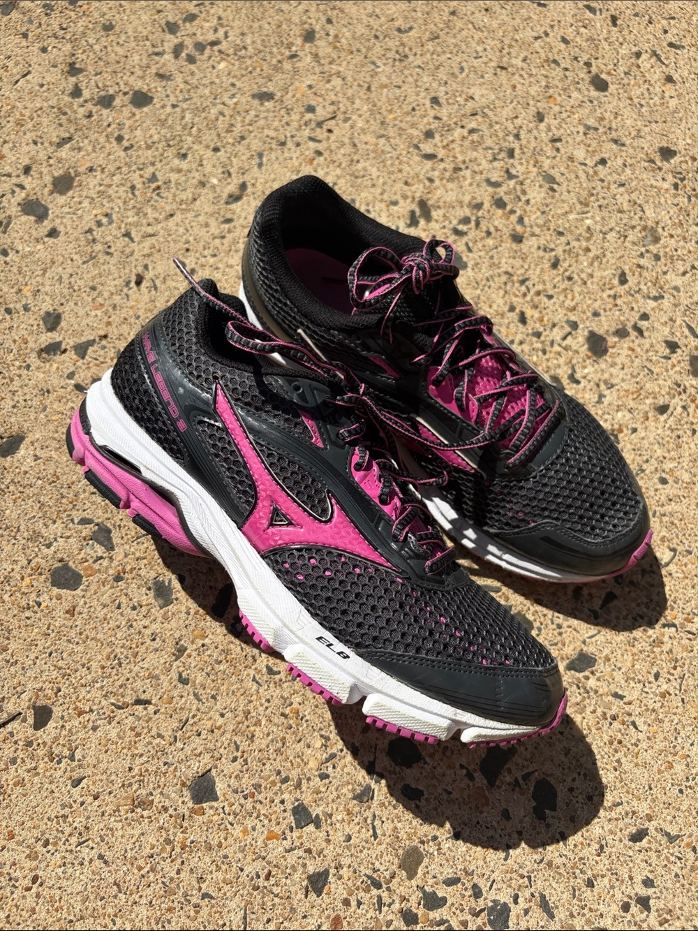 Mizuno Women's Black and Pink Running Sneakers 8.5 wide